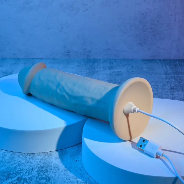 EVOLVED Dildos Evolved 7 GIRTHY VIBRATING DONG LIGHT